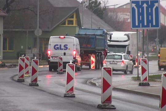 Oprava silnice I/55 ve Veselí nad Moravou se blíží ke konci