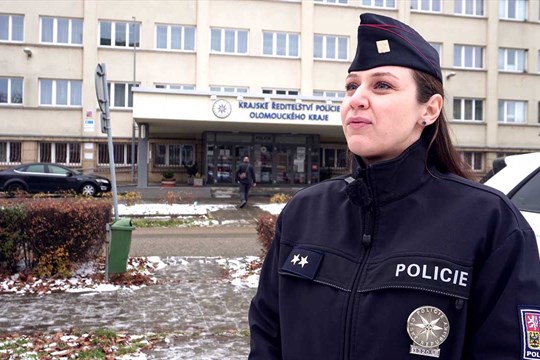 Policie varuje před vánočními podvody a zdůrazňuje bezpečnost na trzích