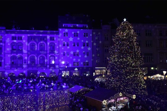 Vánoční strom rozzářil centrum Olomouce