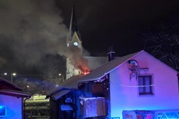 Hasiči zasahovali při požáru penzionu v Třinci, zachránili majetek za 5 milionu korun