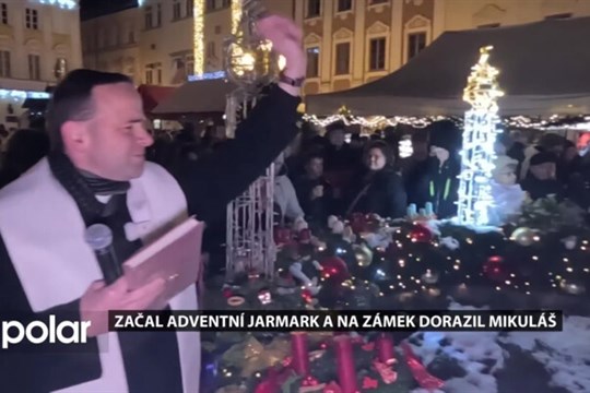 Začal adventní jarmark a na zámek dorazil Mikuláš