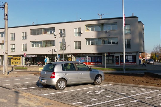 Nové parkoviště Altéře už slouží řidičům