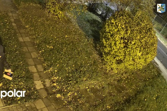 Vylil na zeď ordinace neznámou tekutinu. Policie hledá pachatele