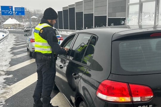 Nadýchali 2,5 promile alkoholu. Policie kontroluje řidiče za každého počasí