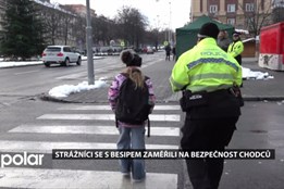 Strážníci se s BESIPEM zaměřili na bezpečnost chodců. Rozdávali také reflexní prvky