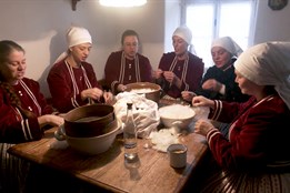 Advent v Rochusu připomněl staré tradice od draní peří až po věštění z olova