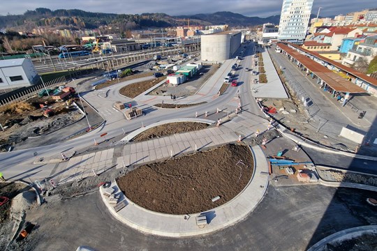 Nová okružní křižovatka zjednoduší přístup do Vsetínské nemocnice