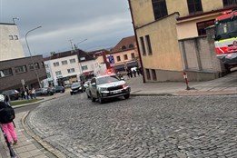 Policie evakuovala 450 osob ze základní školy v Uherském Brodě. Hrozil výbuch nebezpečné látky