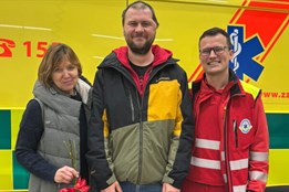 Bývalý pacient přišel poděkovat posádce, která mu zachránila život