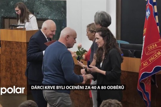 Na ostravském magistrátu se setkali dárci krve. Ocenění byli za 40 a 80 odběrů