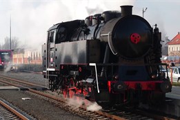 Parní vlak vozil děti i Mikuláše s anděly a čerty