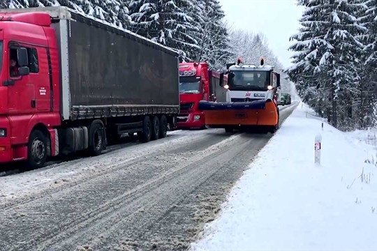 Zima v Olomouckém kraji začala. Silničáři hlásí první zásahy i novinky v údržbě