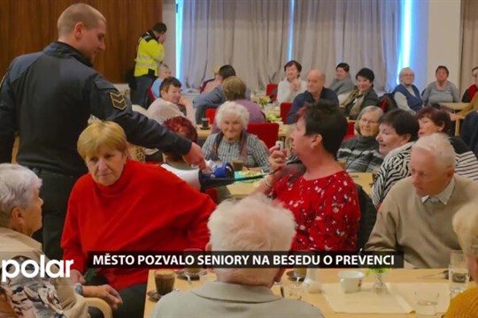 Senioři si na besedě vyslechli rady k bezpečnosti v dopravě a ochraně před podvodníky