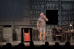 Ivan Trojan hrál v Divadle v Lidovém domě inscenaci Žáby