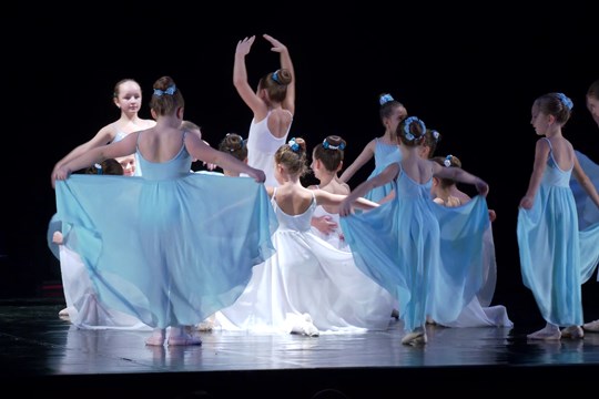 Taneční představení ZUŠky naladilo diváky na Vánoce 