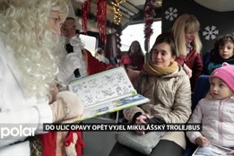 Opavou projel mikulášský trolejbus plný světýlek, čertů i dětské radosti