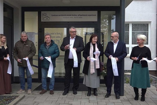 V Uničově otevřeli nové hygienické centrum sociálních služeb. Moderní budova vznikla za deset měsíců