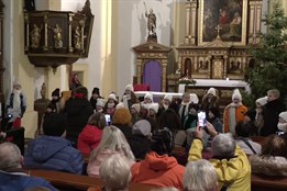 Hodkovičtí žáci poprvé zazpívali na adventním koncertu