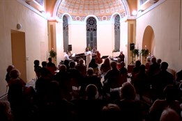 Kapela La Boujeau rozezvučela klášterní kapli šansonem i swingem