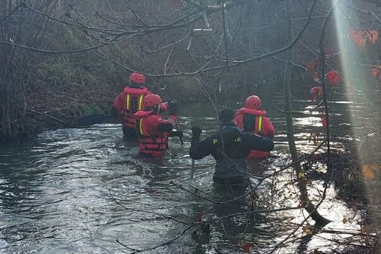 Cizinec uškrtil krajanku a její tělo hodil do potoku, našli ji za 12 dnů