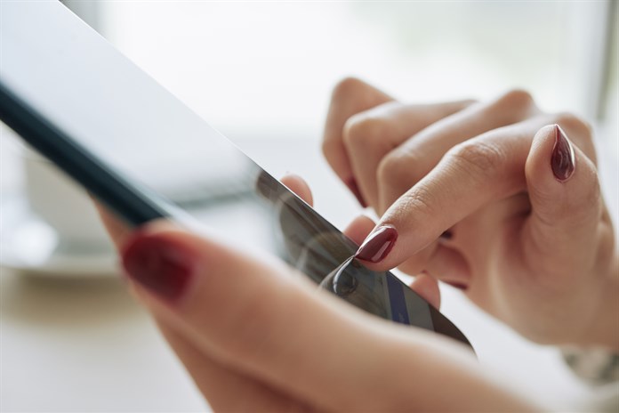 Mladá žena podvedla falešnými inzeráty desítky lidí. Přišla si na slušnou sumu