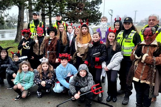 Mikuláš a čerti kontrolovali řidiče v Mohelnici