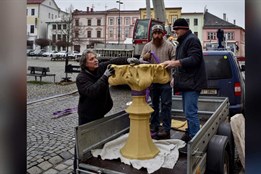 Millerova vila znovu září: Ozdobná váza se vrátila na své místo