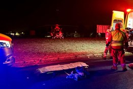 Cyklista ležel na zemi v bezvědomí. Ve vážném stavu byl vrtulníkem přepraven do nemocnice