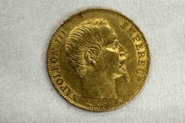 Archeologové objevili unikátní vojenské hroby z let 1745 a 1866 na trase budoucí dálnice D11