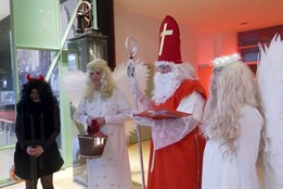 Mikuláš s družinou zavítali do Baťova mrakodrapu