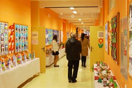 Děti vystavovaly ve škole výtvarné práce na téma Mé vysněné povolání 