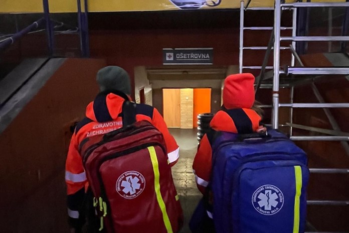 Hokejový zápas ve Zlíně se změnil v boj o život. Fanoušek měl srdeční zástavu