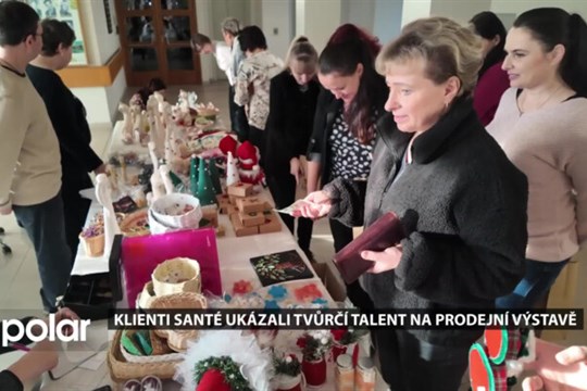 Klienti Santé ukázali tvůrčí talent na prodejní výstavě v budově magistrátu