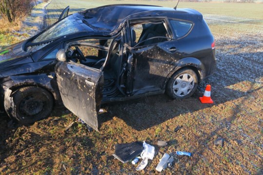 Led na vozovce komplikoval dopravu na Opavsku, policie řešila několik nehod