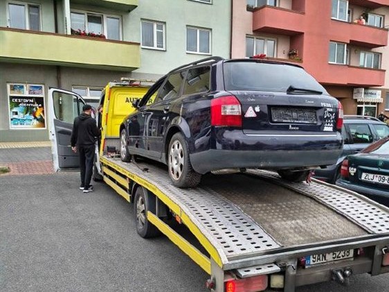V Otrokovicích bojují s dlouhodobě odstavenými automobily