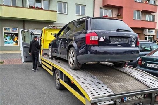 V Otrokovicích bojují s dlouhodobě odstavenými automobily
