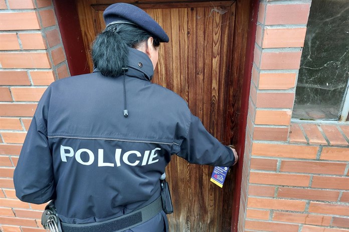 Policisté kontrolovali zazimované chaty. Na dveřích nechali majitelům vzkaz