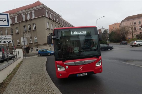 Od neděle se ve Valašském Meziříčí mění jízdní řády a trasa linky MHD č. 10