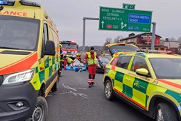 Tragická nehoda na D48 u Dobré: 27letý řidič zemřel po nárazu do svodidel