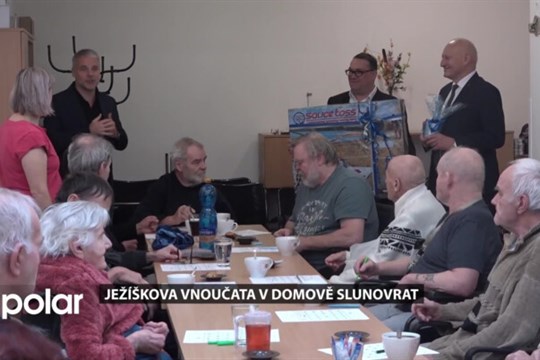 Zástupci vedení Ostravy jsou Ježíškovými vnoučaty. Obdarovali klienty Domova Slunovrat
