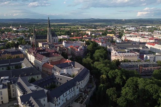 Olomouc drží poplatky beze změn, rozpočet 2026 posilují vyšší příjmy