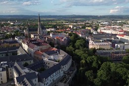 Olomouc drží poplatky beze změn, rozpočet 2026 posilují vyšší příjmy