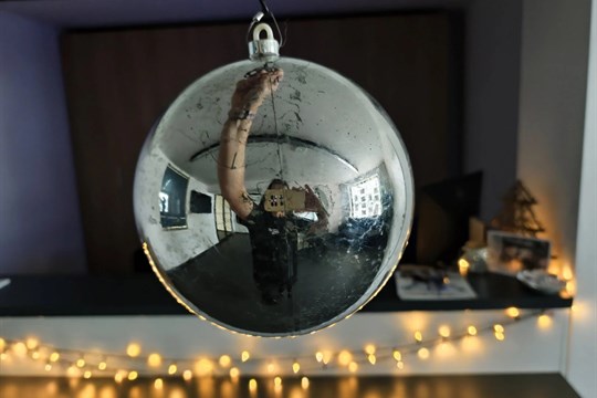 Dva opilci kradli na náměstí v Kroměříži ozdoby z vánočního stromu