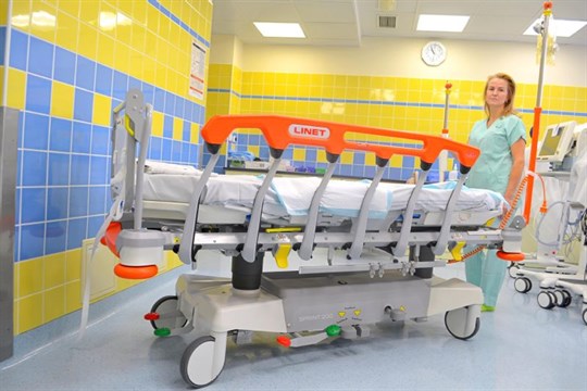 Valašskomeziříčské ARO má k dispozici moderní transportní lůžko pro urgentní pacienty