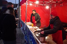 Vánoční jarmark v Bojkovicích nabídl hudbu i živý betlém