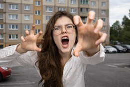 Žloutenkou nakažená žena v opilosti útočila na Havířovany