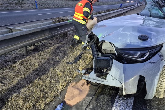 Provoz na dálnici D1 u Kroměříže komplikovala dnes ráno nehoda automobilu