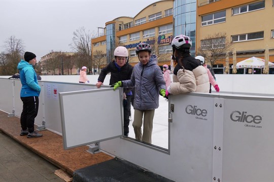 Na náměstí 1. máje se bude až do konce kalendářního roku bruslit