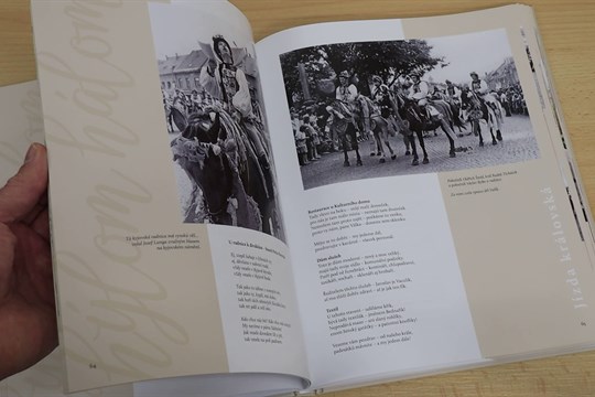 Nová kniha mapuje historii Skoronské jízdy králů na Slováckých rocích