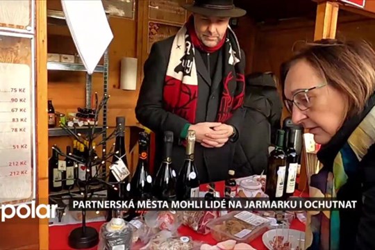 Partnerská města mohli lidé na adventním jarmarku i ochutnat